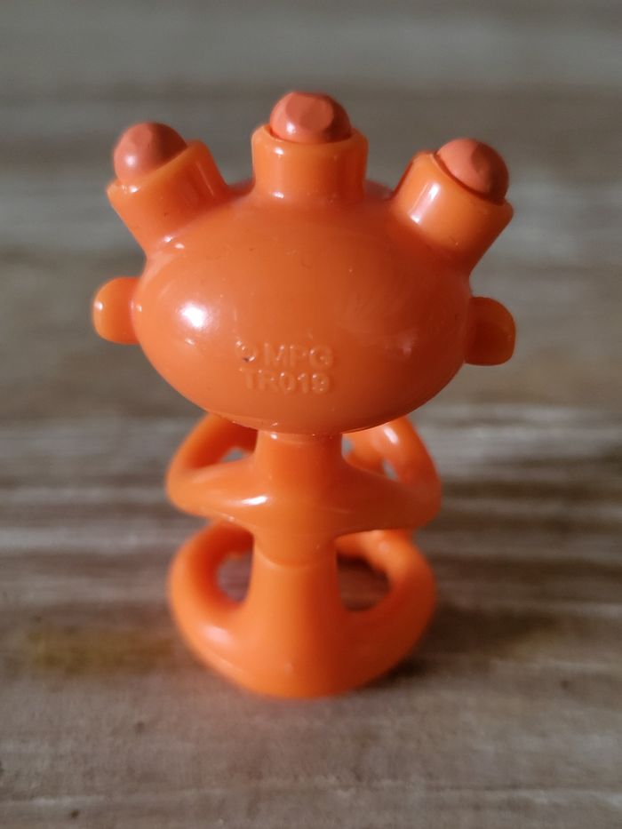 Lot de 2 figurines Kinder bonhomme et lapin crayon - photo numéro 3