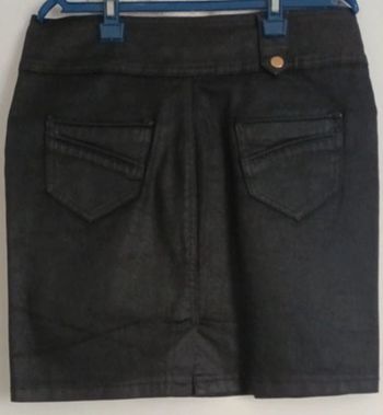 Jupe courte droite noire satine