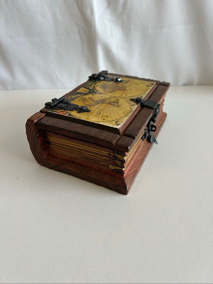Boîte à secrets livre en bois – Carte du monde - photo numéro 3
