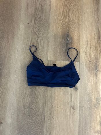 Brassière sport bleu asos