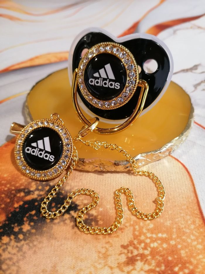 Sucette tétine Adidas