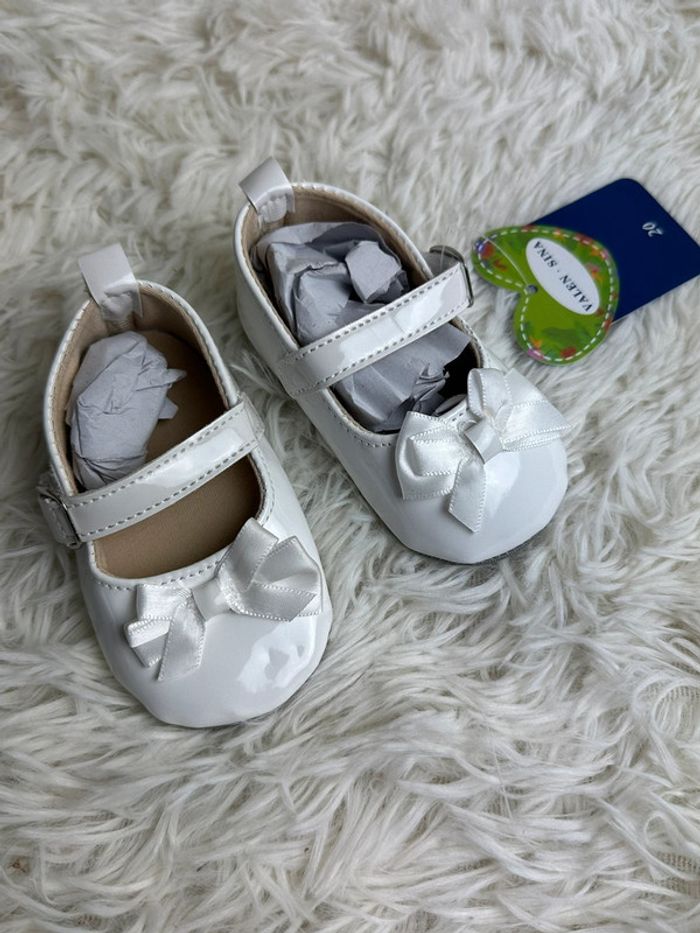 Paire de chaussures blanches Valen Sina taille 20 - photo numéro 2