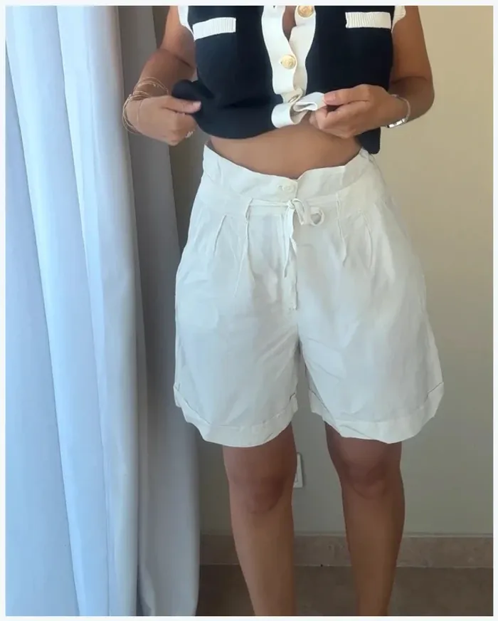 Short taille haute en soie blanc parfait état