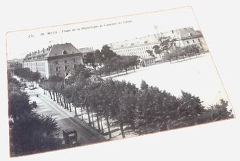 Carte postale ancienne Metz (Moselle) Place de la République et Caserne du Génie
