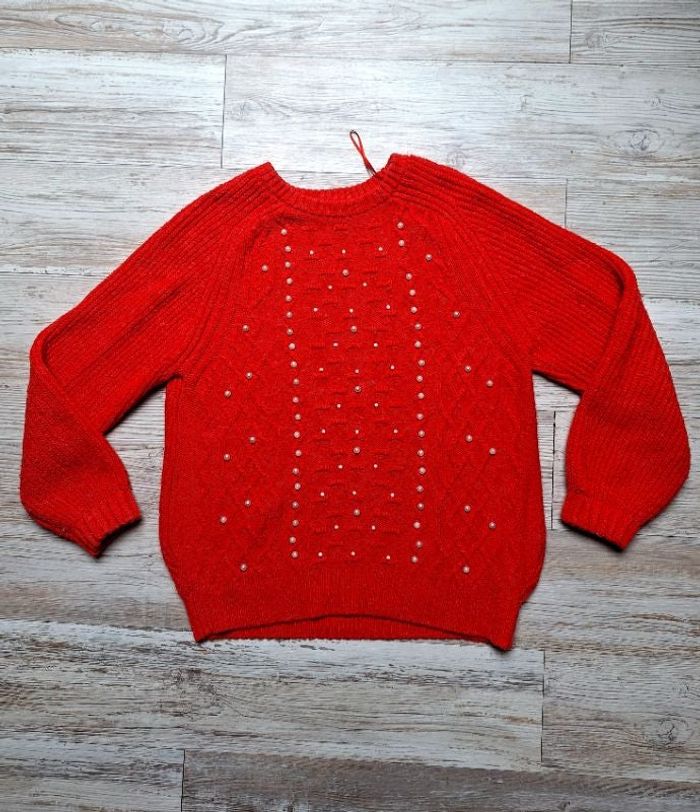 Pull rouge à perles