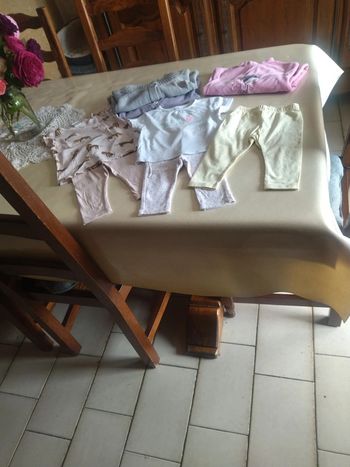 Lot de 8 articles pour bébé fille 9 mois