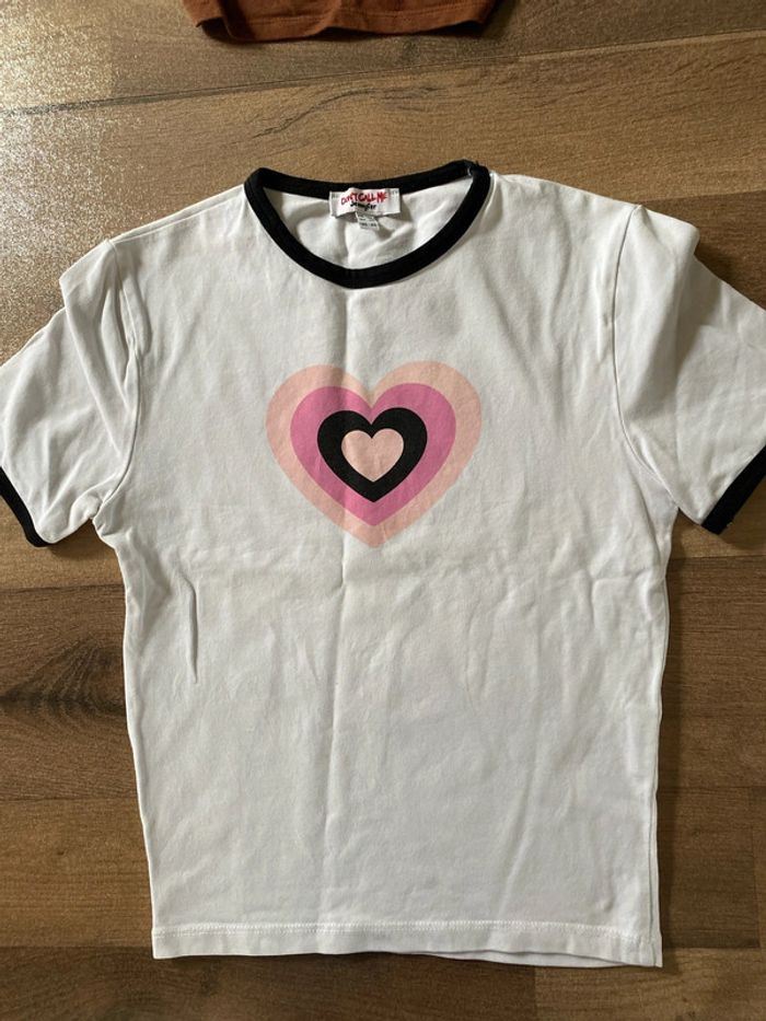 2 tee-shirts Jennifer fille dos nu - photo numéro 2