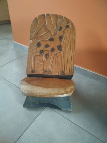 Chaise sculpté 