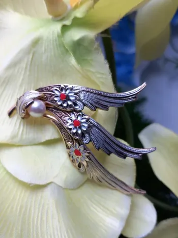 Broche florale argentée vintage