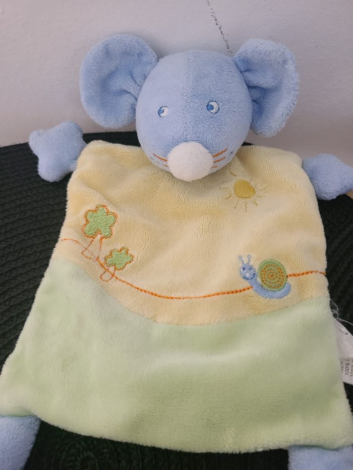 Souris VETIR doudou plat bleu jaune et vert escargot