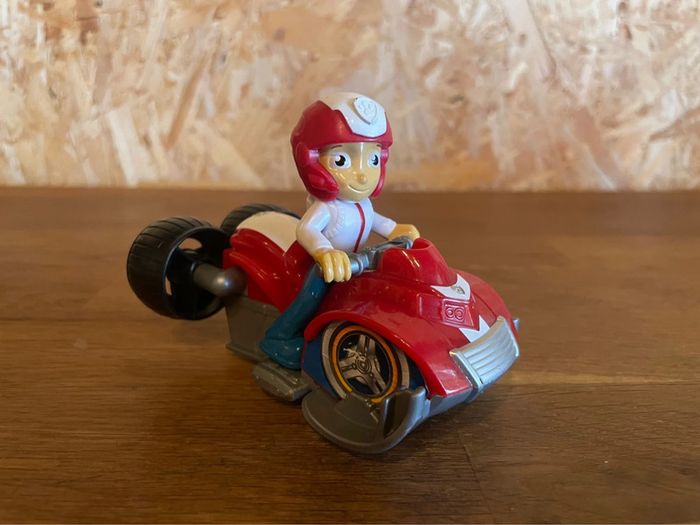Idée cadeau 🎁 figurine Ryder sur son quad véhicule de la Pat Patrouille - photo numéro 2