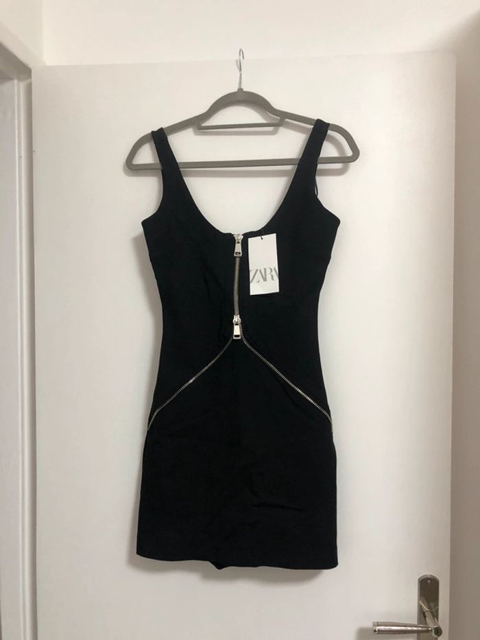 Superbe belle robe à zip noire Zara neuve avec étiquette taille M