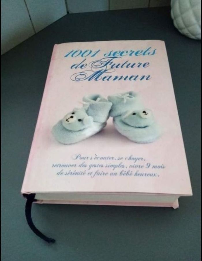 Livre 1001 secrets de future maman
