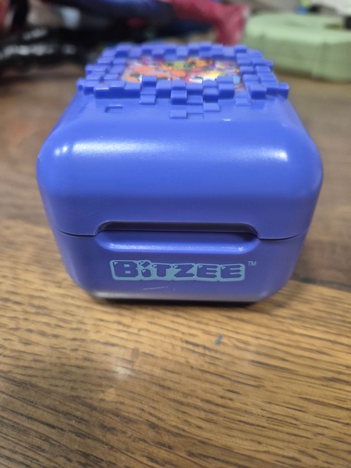 Jouet bitzee violet voir photo - photo numéro 2