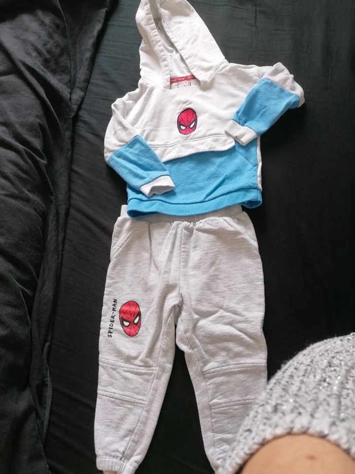 Ensemble spider man