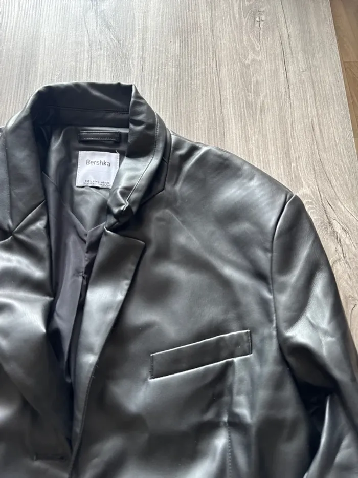 Blazer en simili cuir Bershka - photo numéro 2