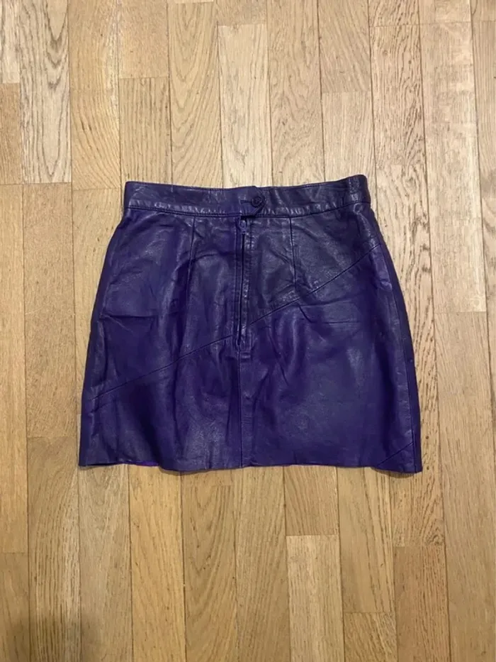 Mini jupe en cuir violette - photo numéro 3