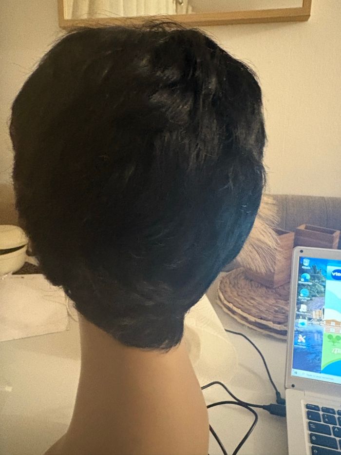 Perruque courte noire – naturelle – neuve - photo numéro 3