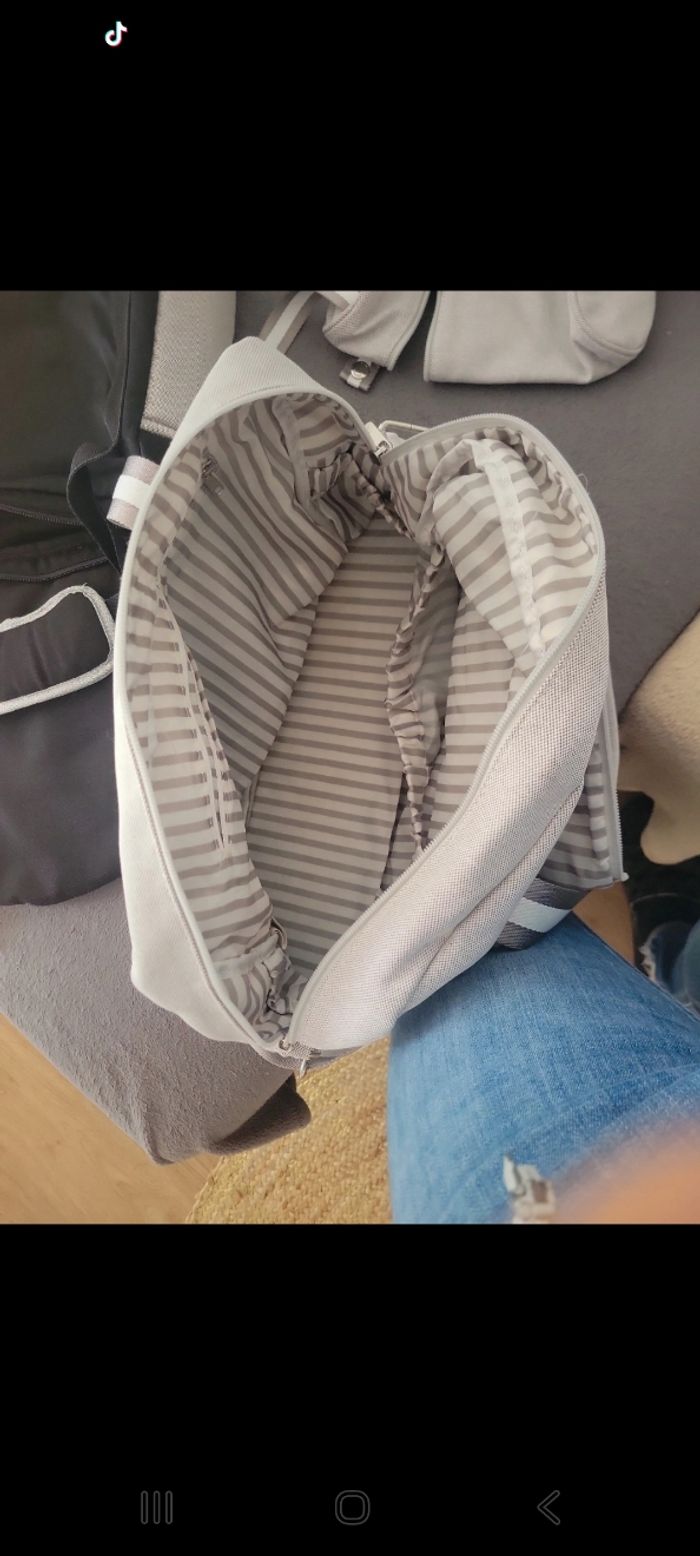 Sac a langer très bon état général - photo numéro 4