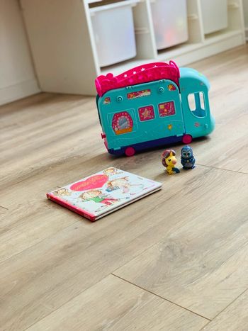 Lot jouets pour petite fille