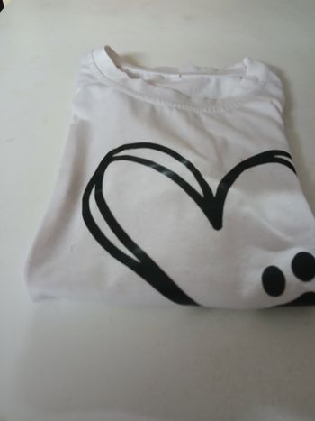 Tee shirt motif patte de chien
