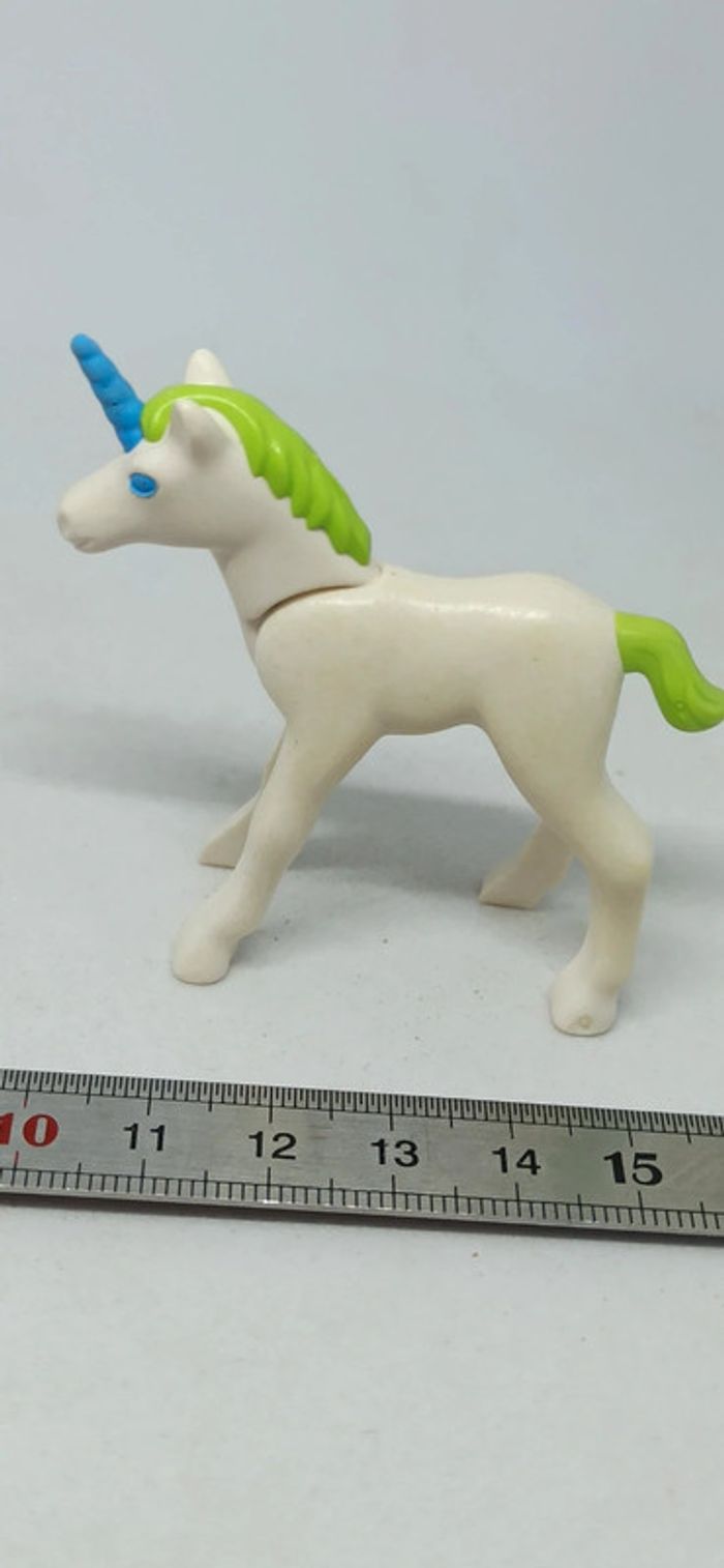 Bébé licorne blanc et vert avec corne bleue playmobil - photo numéro 2