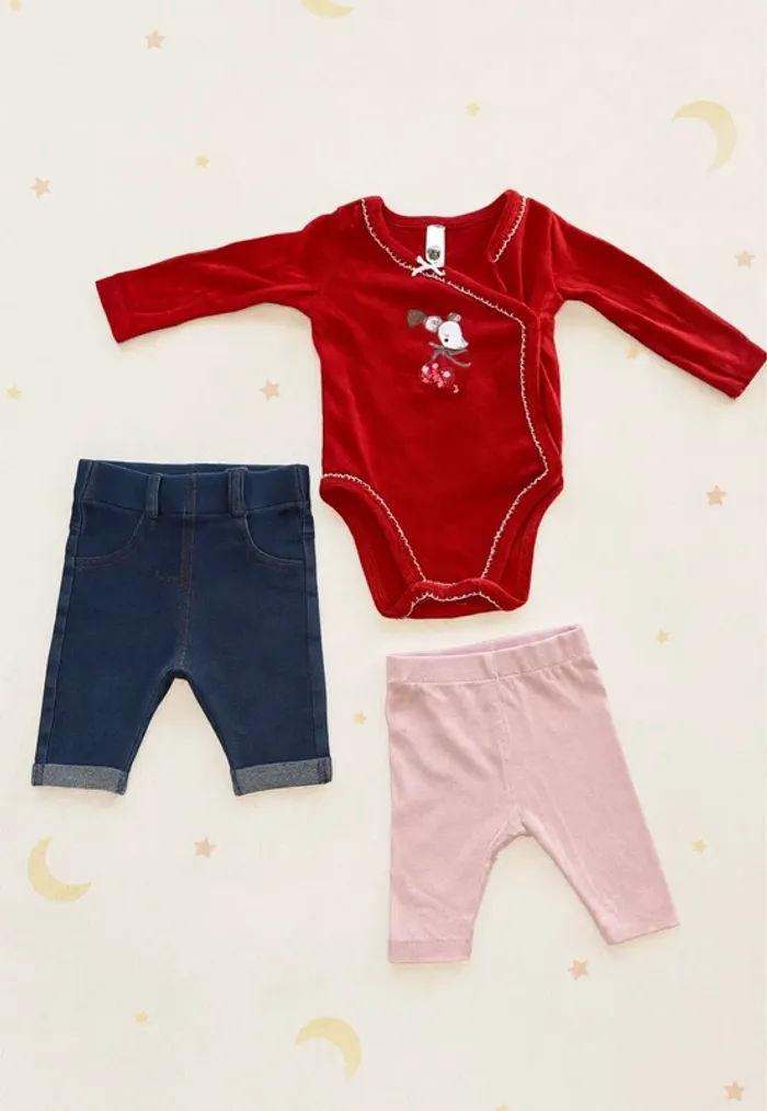 Joli lot pour bébé fille 1 mois bodie/pantalon/legging