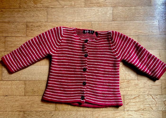 🍒 Gilet Tricoté Rayé Rouge & Blanc Boutchou - T. 9 Mois - Idéal pour l'Hiver ! ❄️ - photo numéro 4