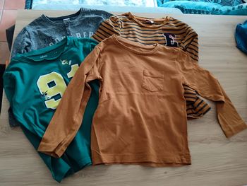 Lot de 4 t shirt (2 TAO et 2 Gemo) 4 ans