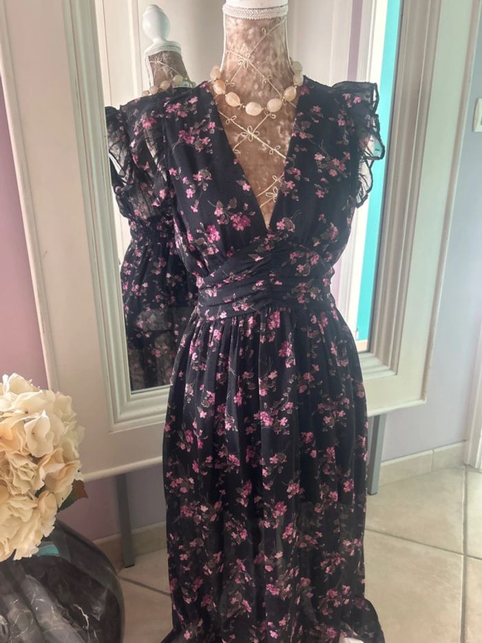 Robe longue décolletée à motifs - photo numéro 2
