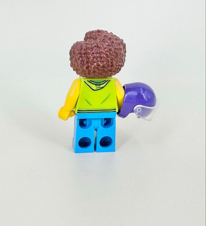 Lego Figurines Ideas : Conductrice de Vespa de la Riviera Italienne - NEUF - photo numéro 6