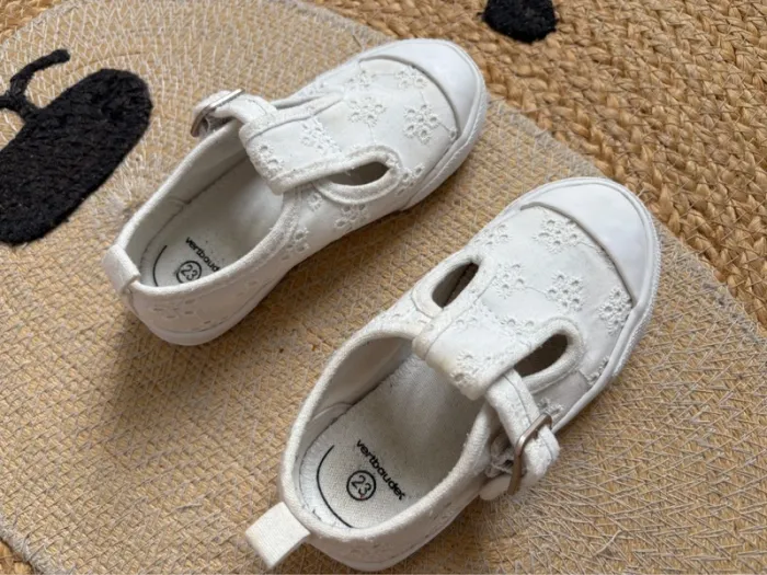 Chaussures babies toile blanc broderies anglaises Vertbaudet 23 - photo numéro 8