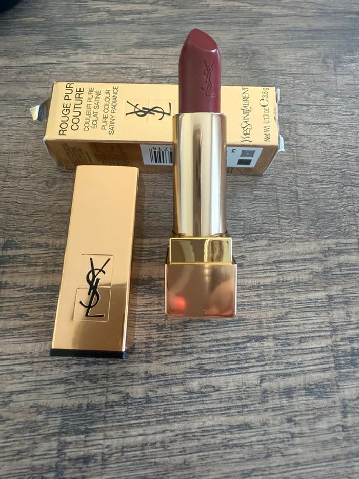 Yves saint Laurent rouge pure couture 152