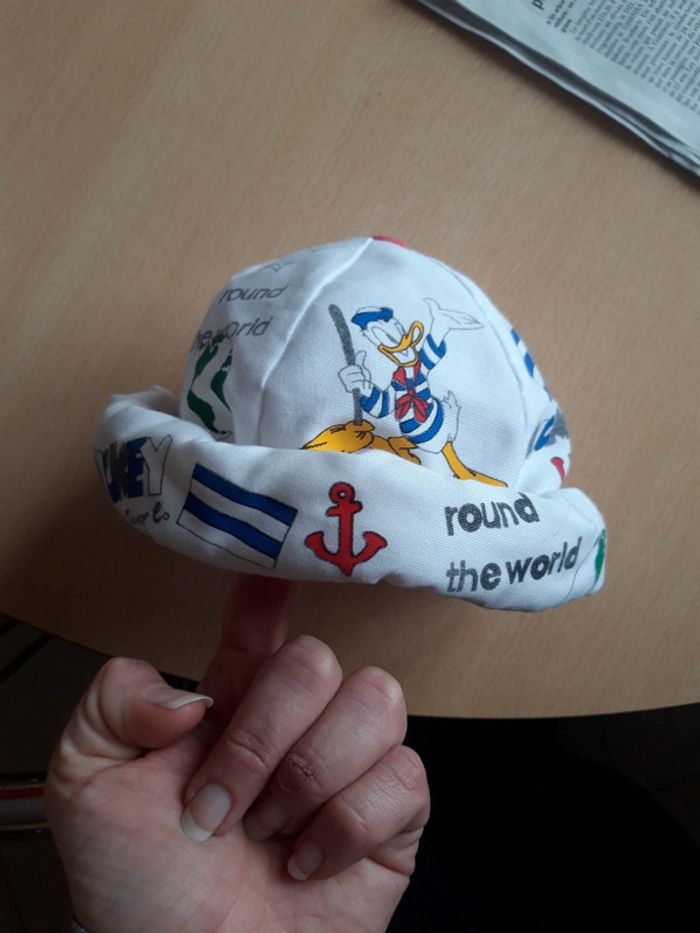 Chapeau 51 cm thème Disney