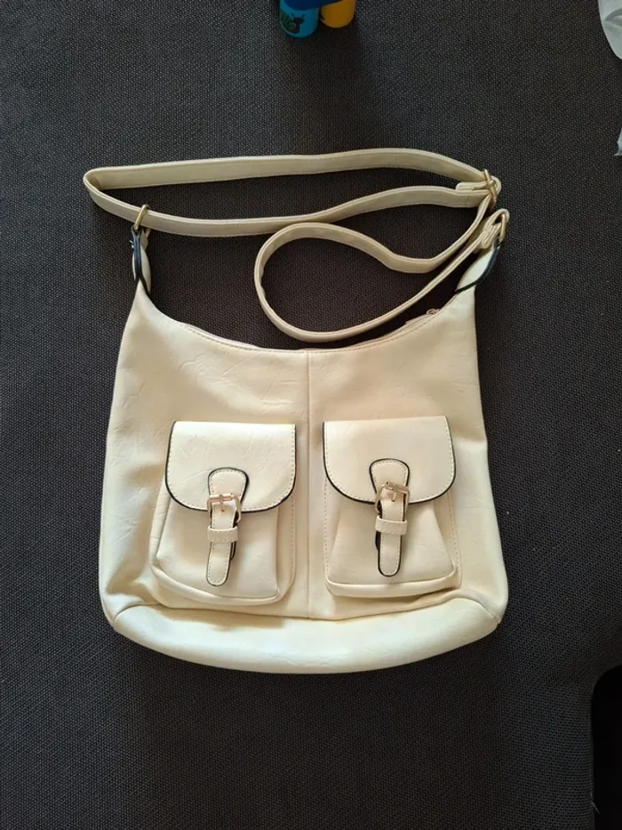 Sac à main beige multipoches