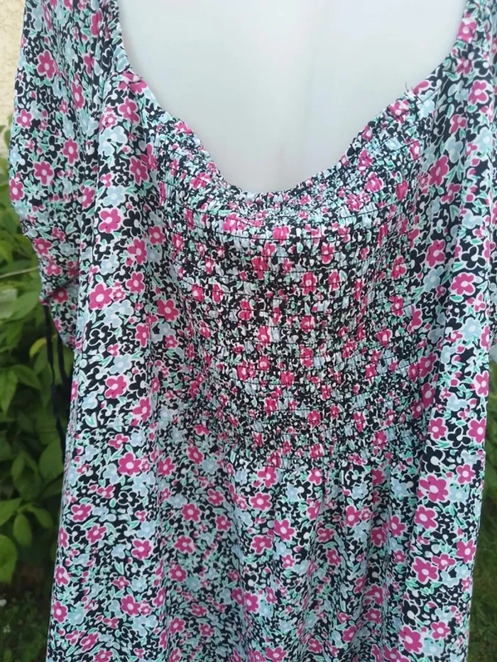robe fleuries avec une échancrure sur un cote devant taille 54 Bella Diva neuve - polyester - photo numéro 6
