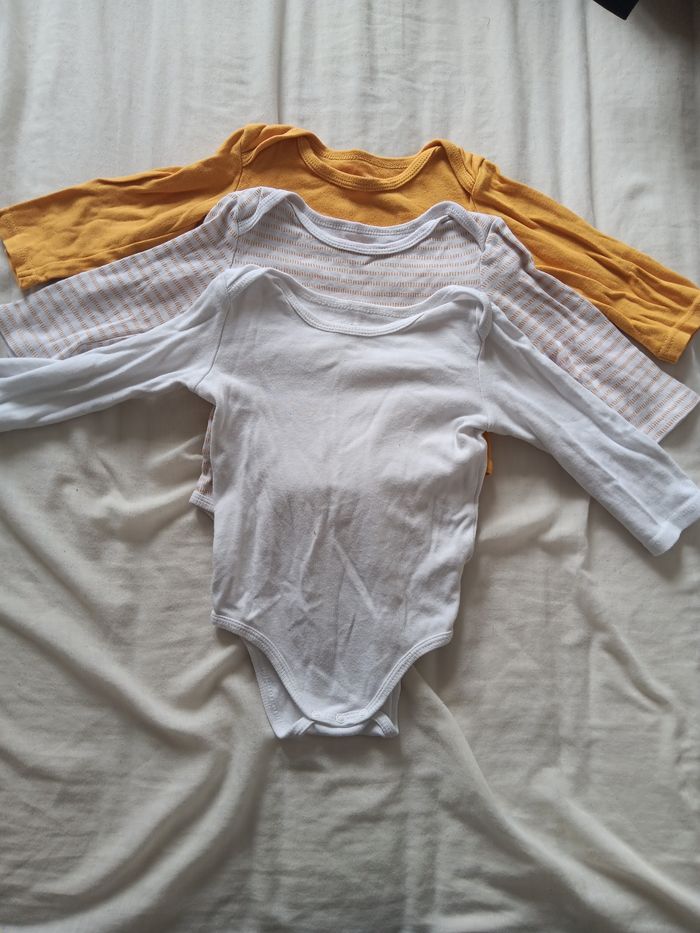 Lot de 3 bodies marque inextenso taille 86cm