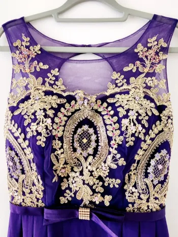 Robe de cérémonie femme Violet royal avec broderies dorées S/M