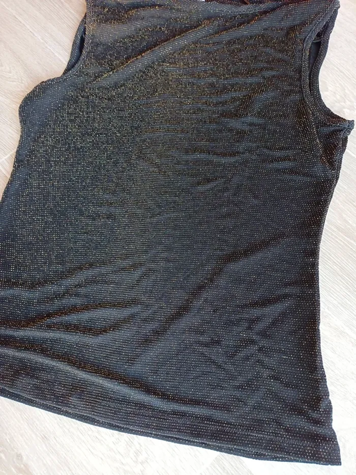 Haut neuf taille L
Noir brillant - photo numéro 2