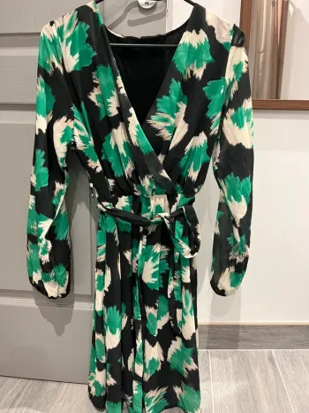 Robe fleurie verte et noire