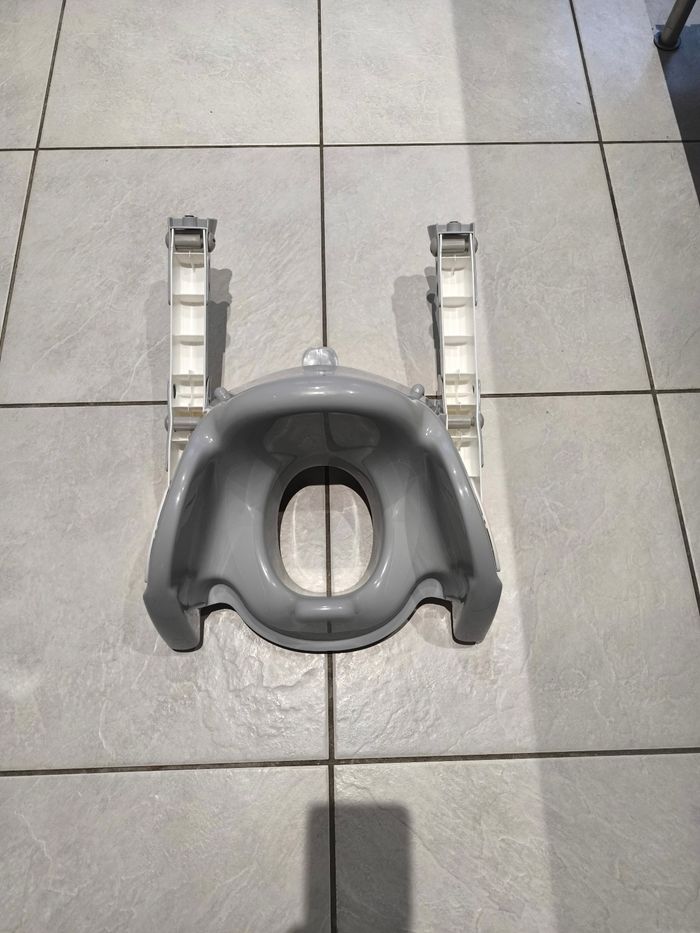 Réducteur Wc avec Marche très bon état - photo numéro 3