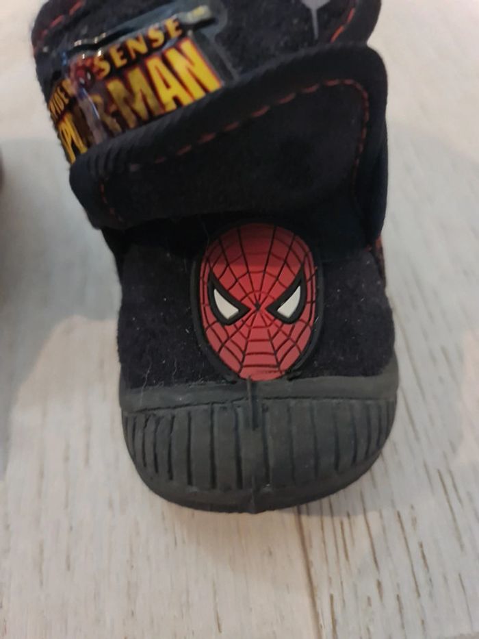 Chaussons Spidermam pointure 23 - photo numéro 7