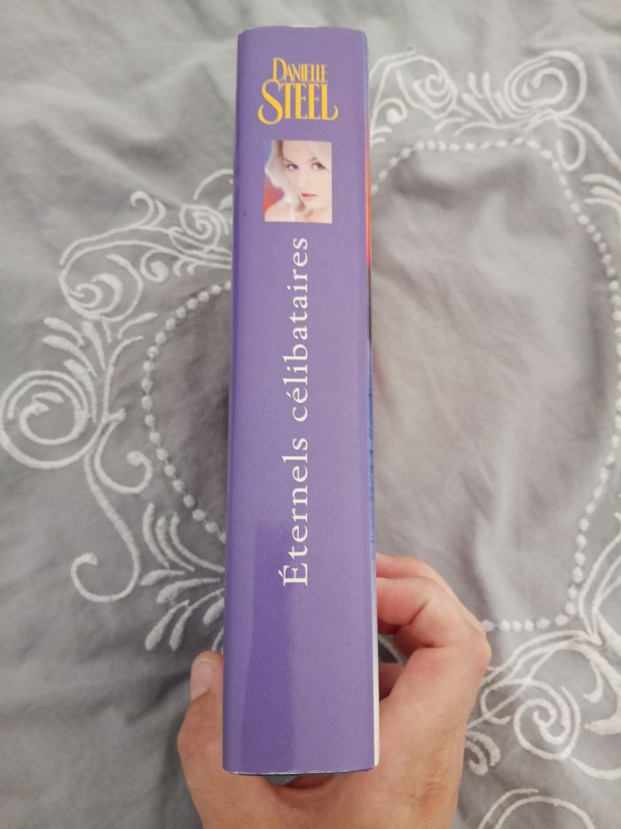 Livre (9) 📚 Éternels célibataires - photo numéro 3