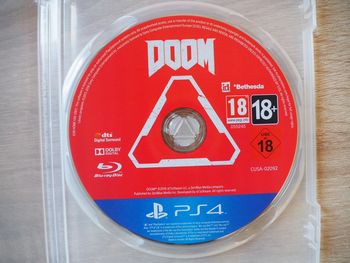Doom PS4 et son boitier métallique