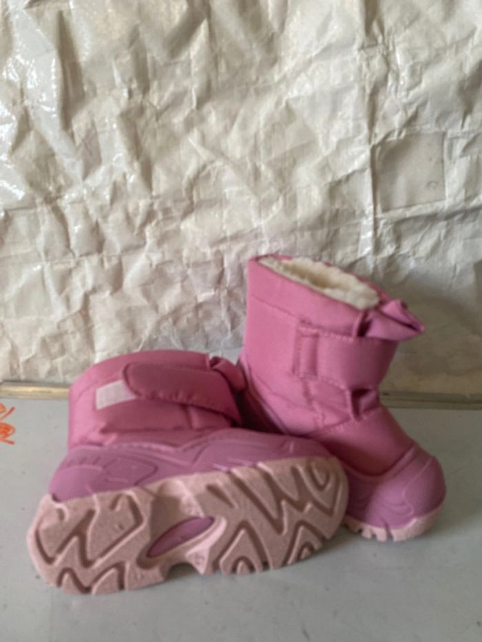 Bottes de neige / ski. Pointure 22/23 . - photo numéro 2