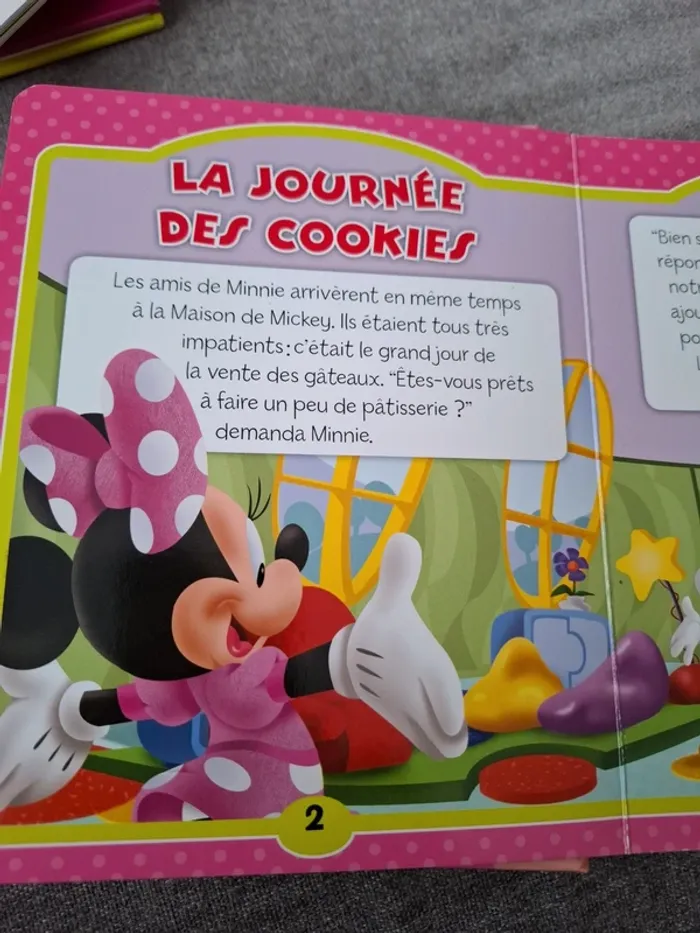 Livre Minnie cartonnée avec 3 histoires - photo numéro 3
