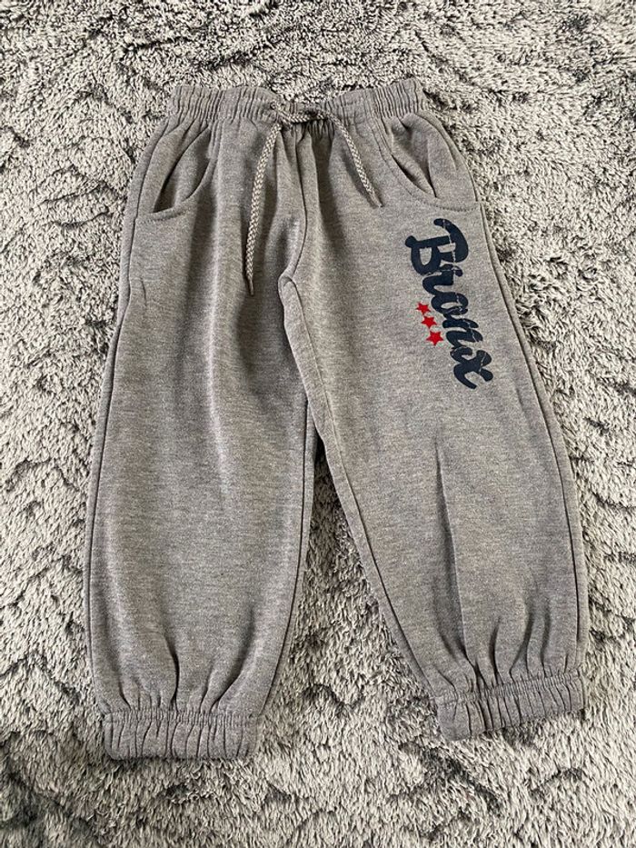 Pantalon de survêtement gris - 4 ans