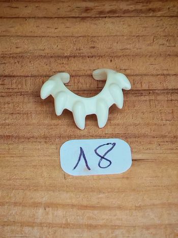 Playmobil vintage indien col dent d'ours ivoire