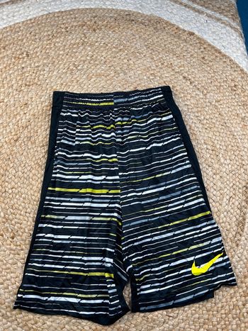 Short Nike Dri-FIT Garçon Noir Blanc Jaune Taille 16 Ans | Très Bon État | Sport & Confort | BS090