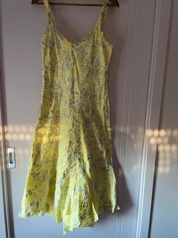 Robe à bretelles jaune et argentée 38